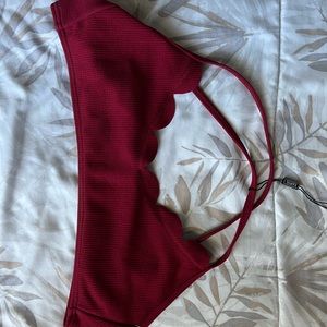 Hi there I’m selling this never worn bikini top